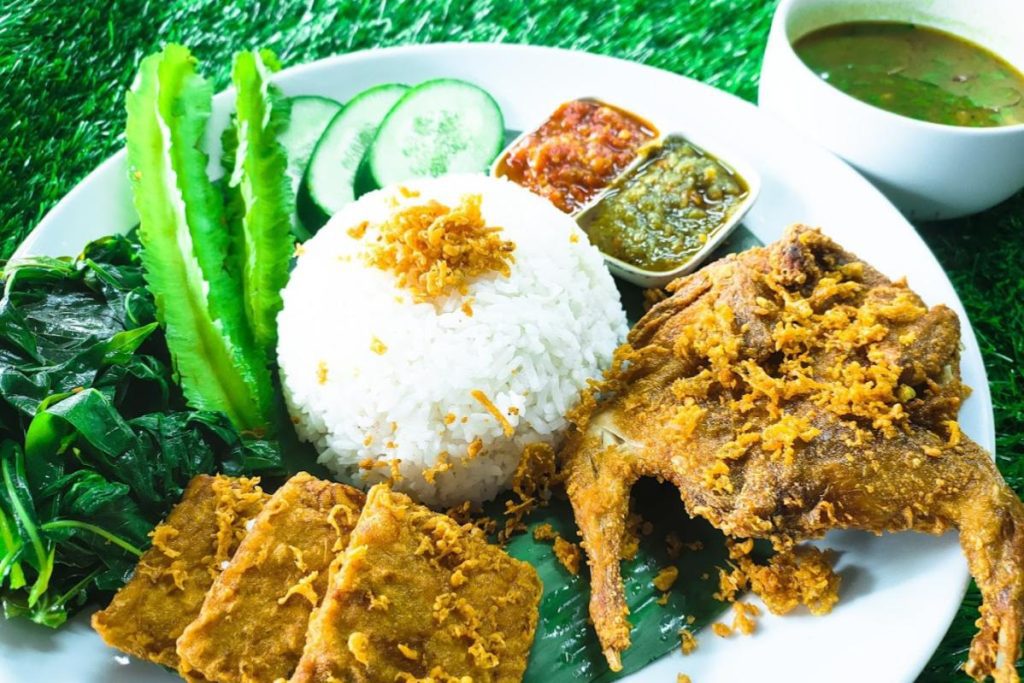 5 Restoran Ayam Geprek Terbaik di Johor 2025 7 Rumah-Bonda-Ayam-Penyet-Petir-