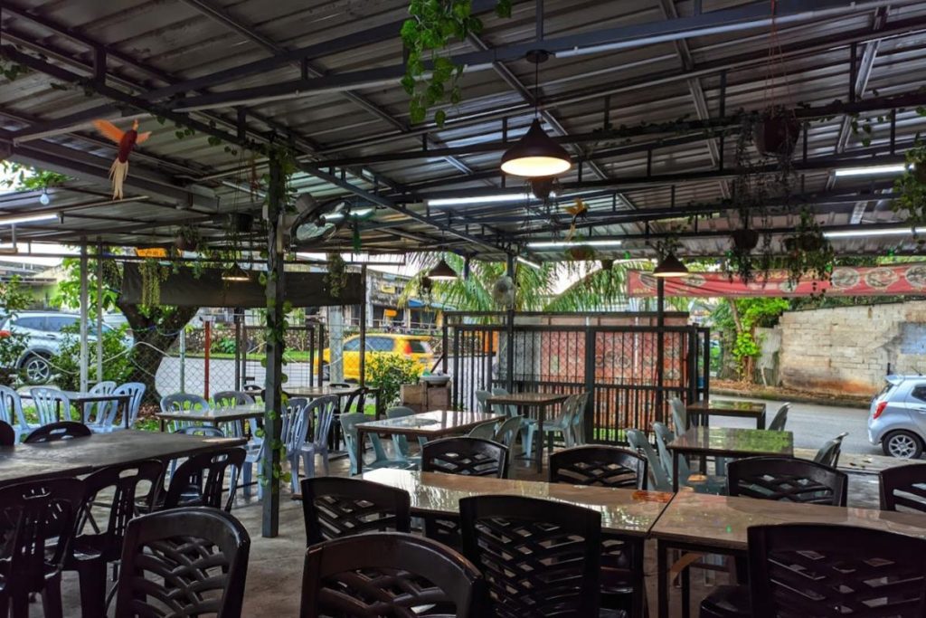 5 Restoran Ayam Geprek Terbaik di Johor 2025 6 Rumah-Bonda-Ayam-Penyet-Petir