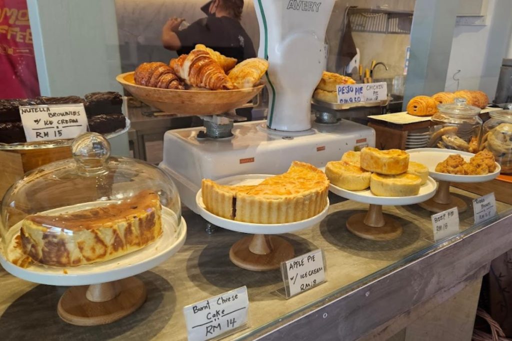 5 Restoran Pai Epal Terbaik di Johor 2025 7 Vamos-Coffee-Roastery-