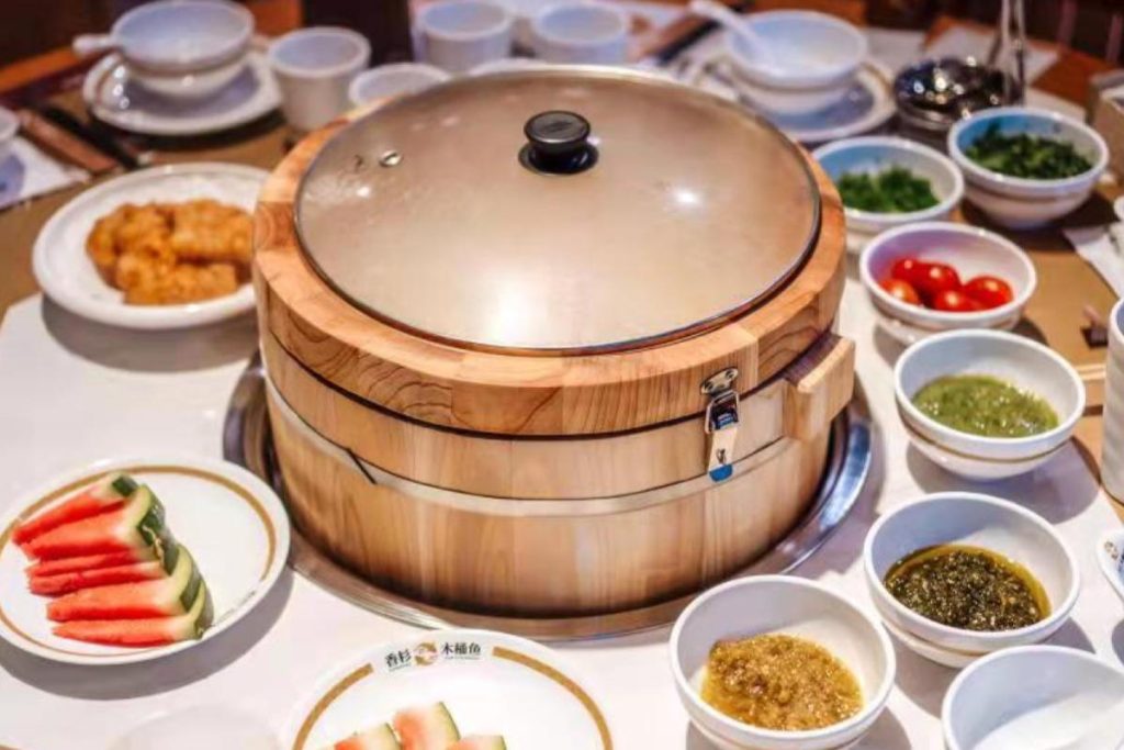 10 Restoran Steamboat Terbaik di Sri Petaling 2025 11 XiangShan-Fish-Steamboat-@-Pinnacle-Sri-Petaling-