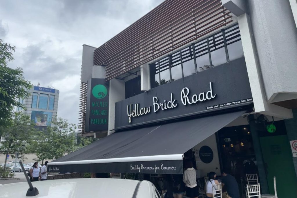 10 Restoran Mesra Haiwan Kesayangan Terbaik di KL & Selangor 2025 2 Yellow-Brick-Road-