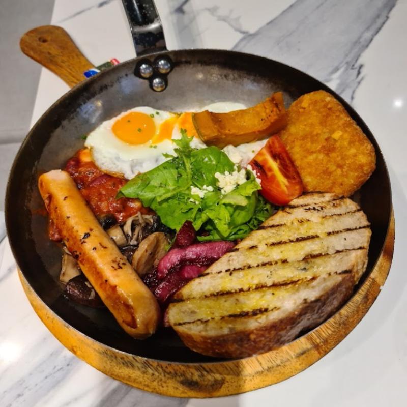 10 Restoran Mesra Haiwan Kesayangan Terbaik di KL & Selangor 2025 3 Yellow-Brick-Road-