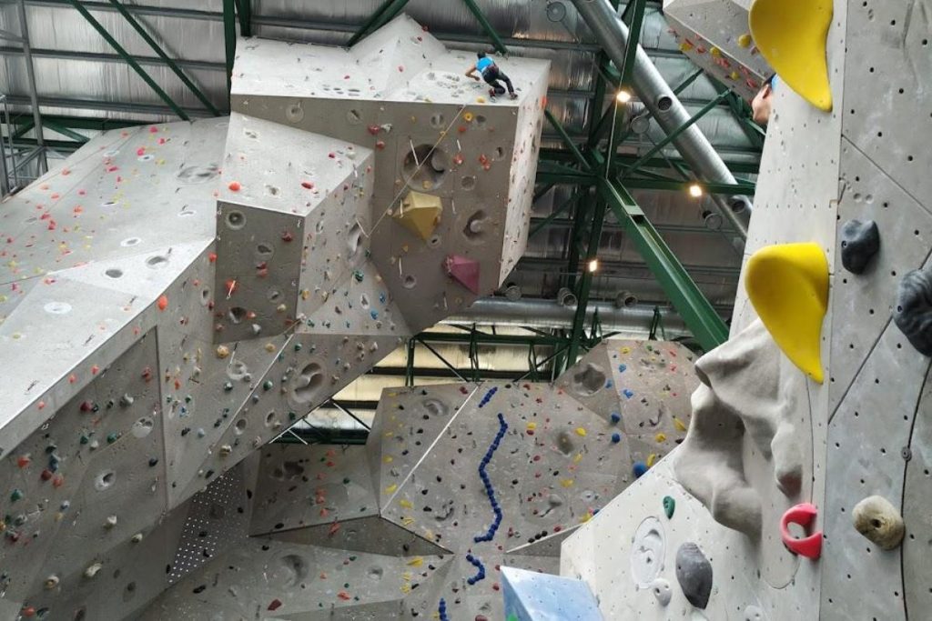 Top 10 Best Shopping Malls for Hangouts in Klang Valley 2025 13 1-Utama-indoor-rock-climbing