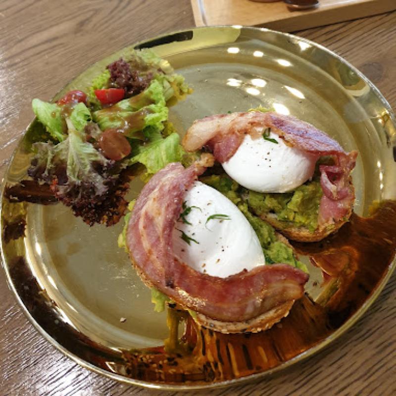10 Restoran Menyajikan Poached Eggs Terbaik di Johor 2025 19 A-Bread-Coffee-Place-