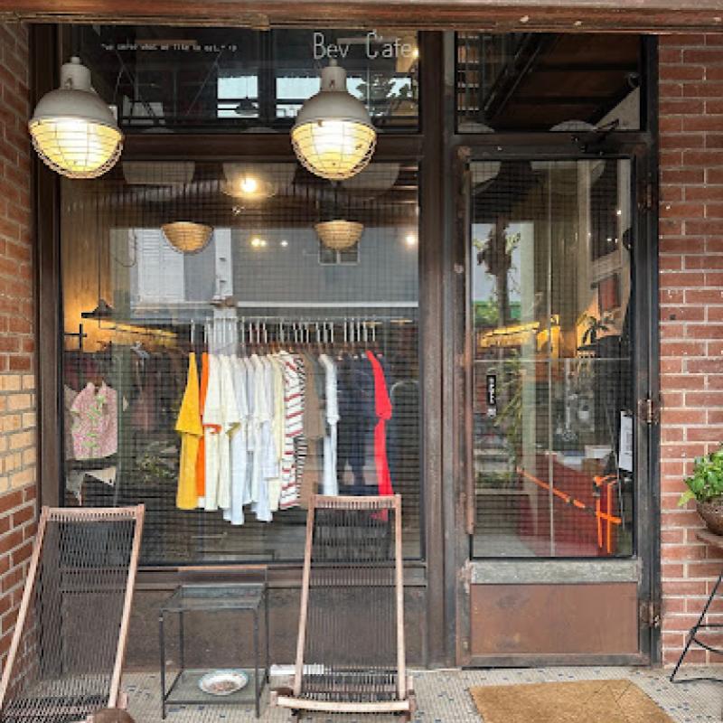 6 Kedai Smoothie Bowl Terbaik di Johor 2025 6 Bev-Cafe-