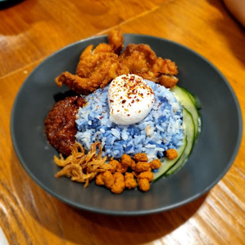 10 Restoran Menyajikan Poached Eggs Terbaik di Johor 2025 21 Fam-Cafe-