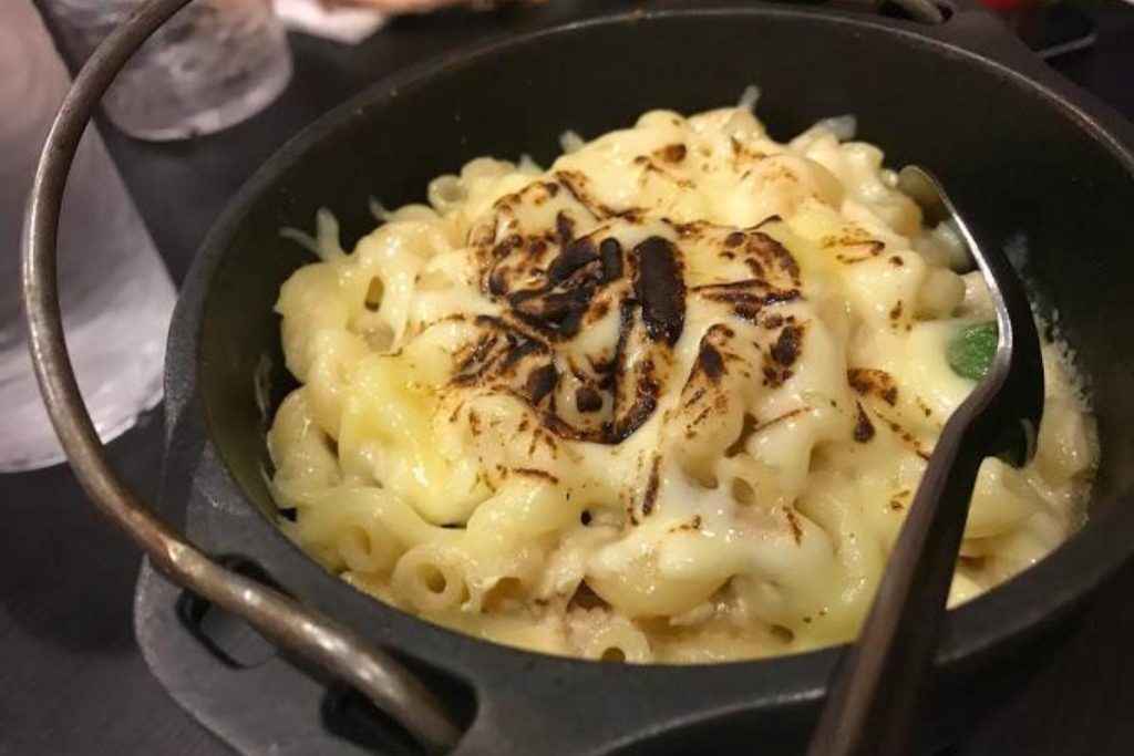 10 Mac & Keju Terbaik di KL & Selangor 2025 9 Humble-Chef-Malaysia-The-Curve-