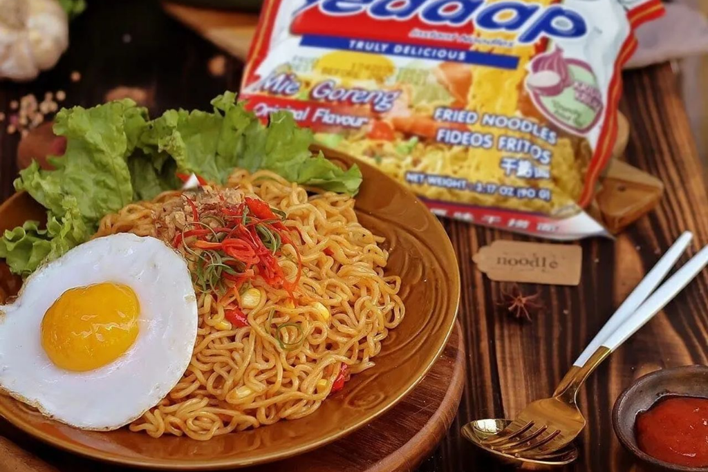Top 12 Must-Eat Instant Noodles in Malaysia 2025 17 Mi-Sedaap-Fried-Noodle-Original-Flavour-