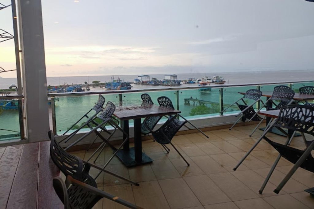 <strong>6 Restoran Rooftop Terbaik di Johor 2025</strong> 2 Pontian-Rooftop-Restaurant