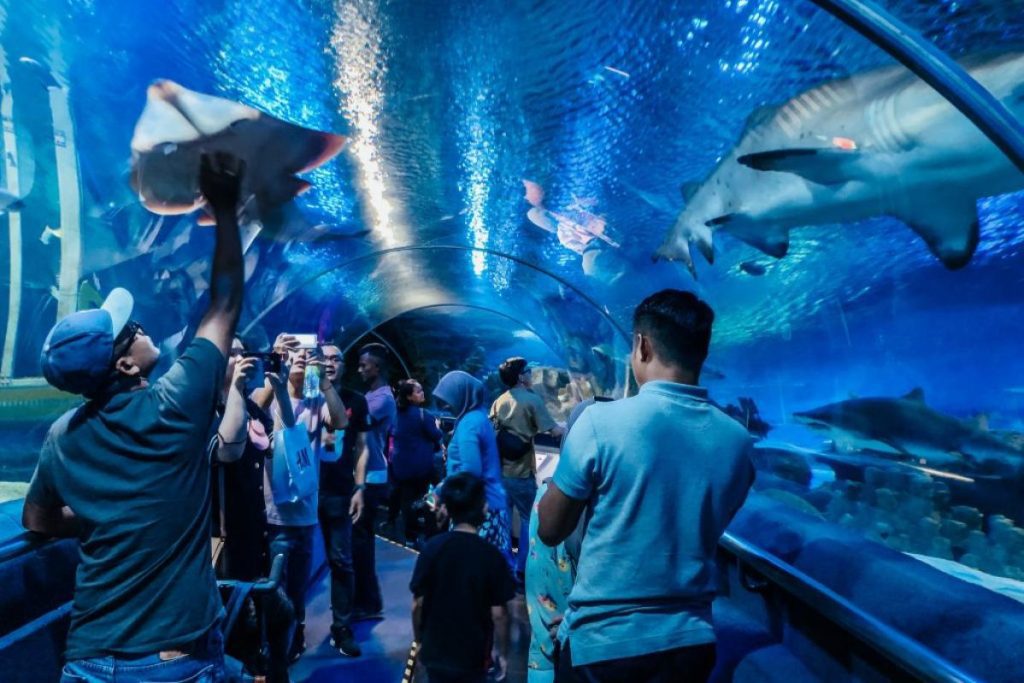Top 10 Best Shopping Malls for Hangouts in Klang Valley 2025 3 Aquaria-KLCC