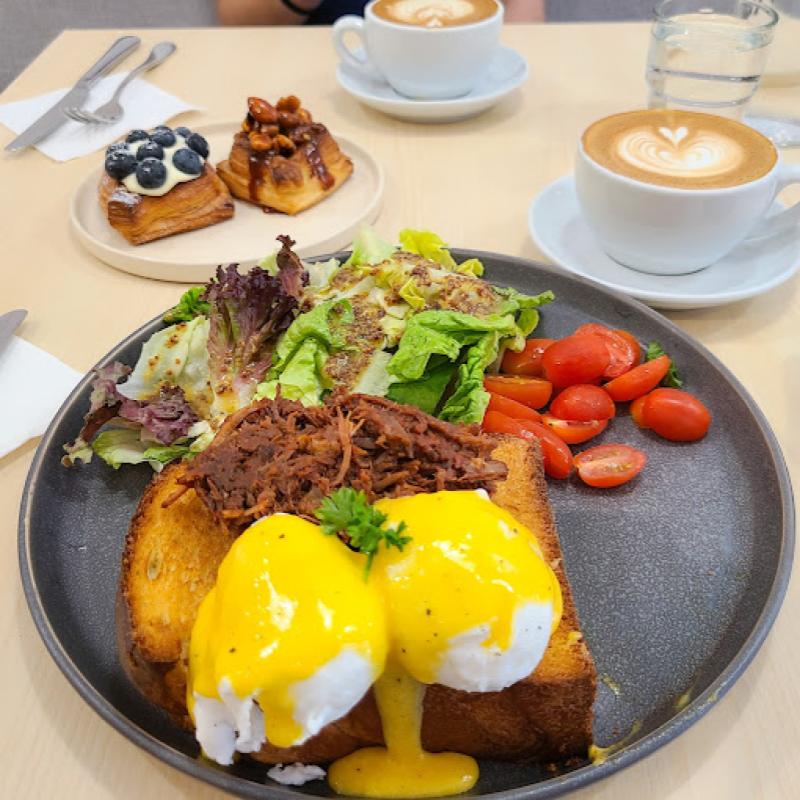 10 Restoran Menyajikan Poached Eggs Terbaik di Johor 2025 7 The-Atlas-Maison-