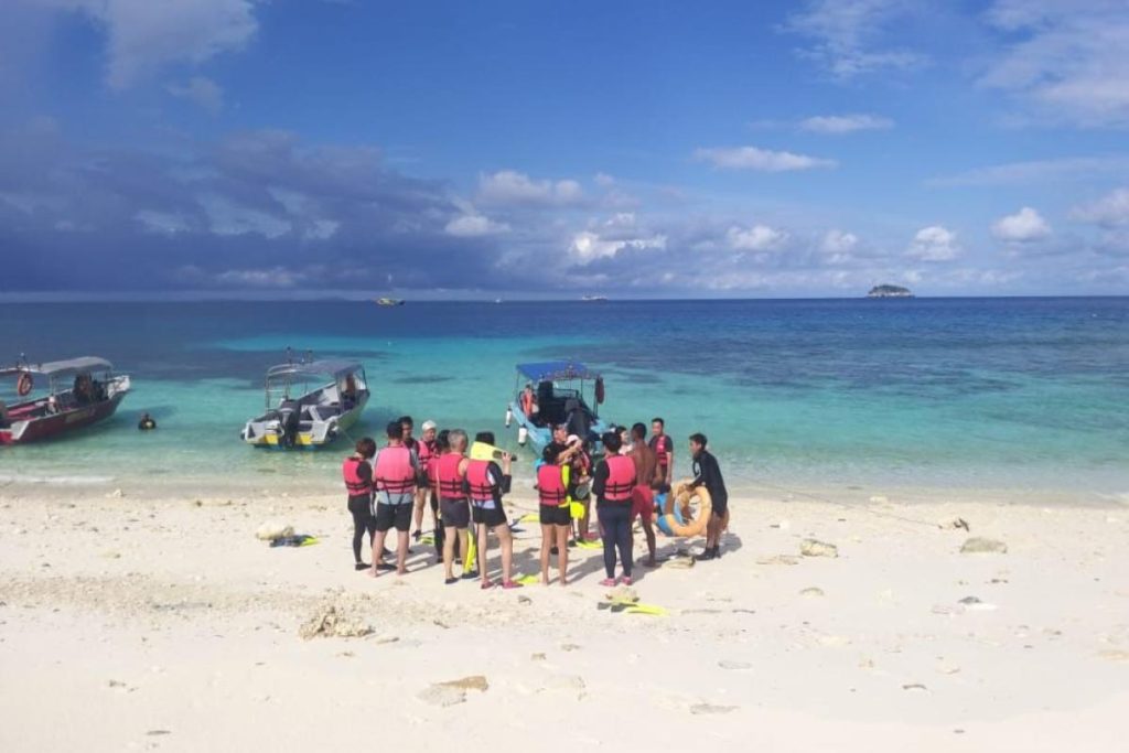 Top 15 Best Outdoor Team Building Activities in Malaysia 2025 14 untitled-rectangle-presentation---T.