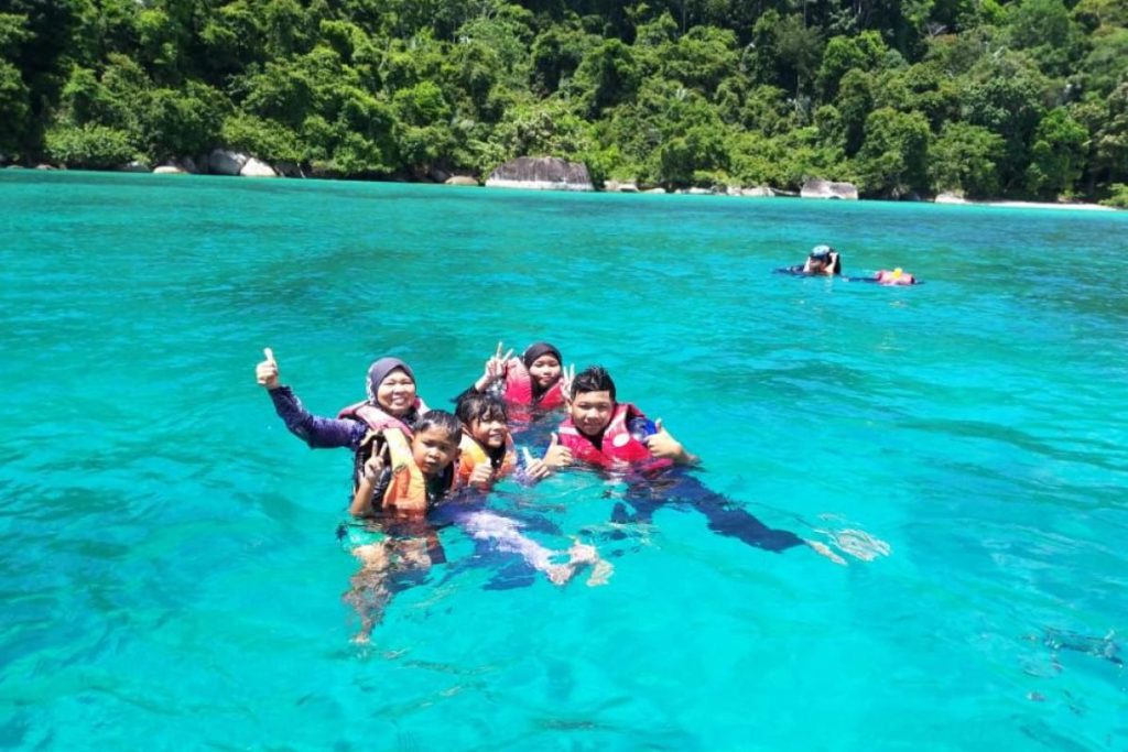 Top 15 Best Outdoor Team Building Activities in Malaysia 2025 15 untitled-rectangle-presentation---T.