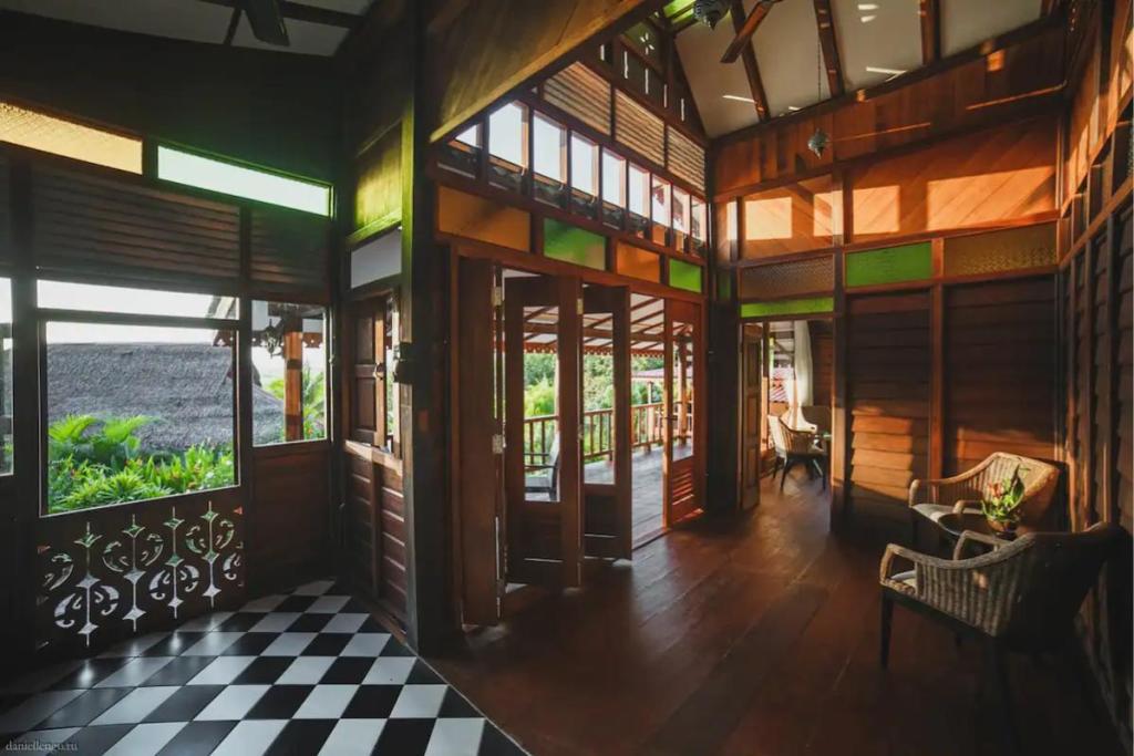 10 Airbnb Terbaik di Langkawi 2025 3 Alamanda-Markisa-Villa-interior