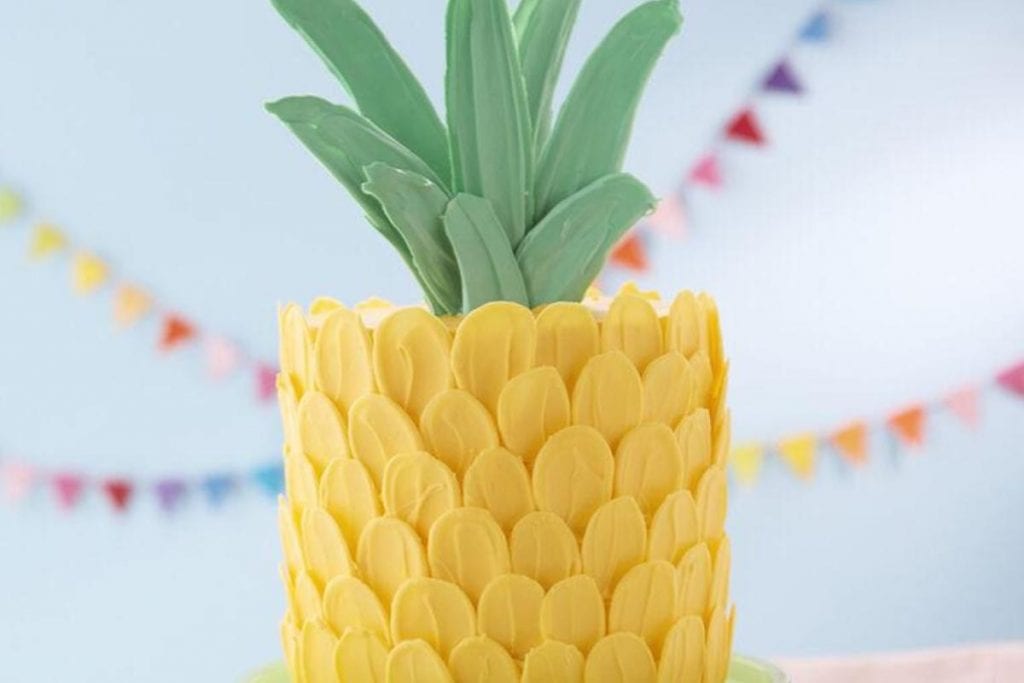 Top 10 Trendy and Stunning Cakes in 2025 16 Brush stroke 3