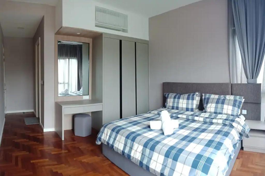 Top 10 Best Airbnbs in Genting Highlands 2025 16 Family-Stay-bedroom