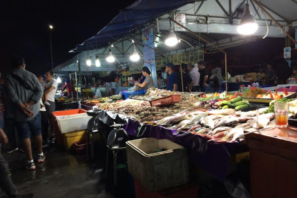 Sabah Itinerary: Tailored Guide for An Adventure Packed Trip 14 Waterfront-Seafood-Night-Market