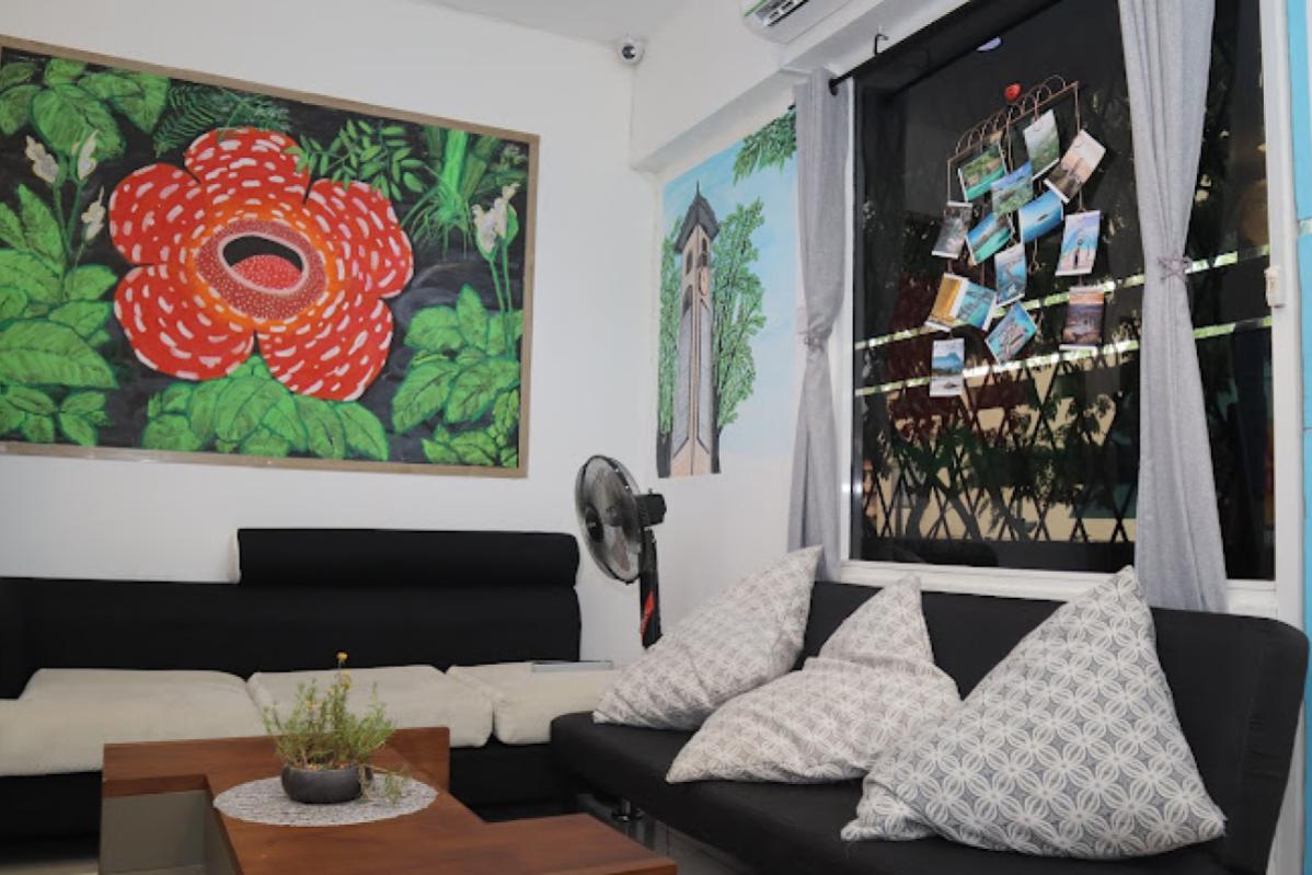 Top 10 Best Budget-Friendly Hotels in Kota Kinabalu 2025 13 H2-segama-backpackers-living-room