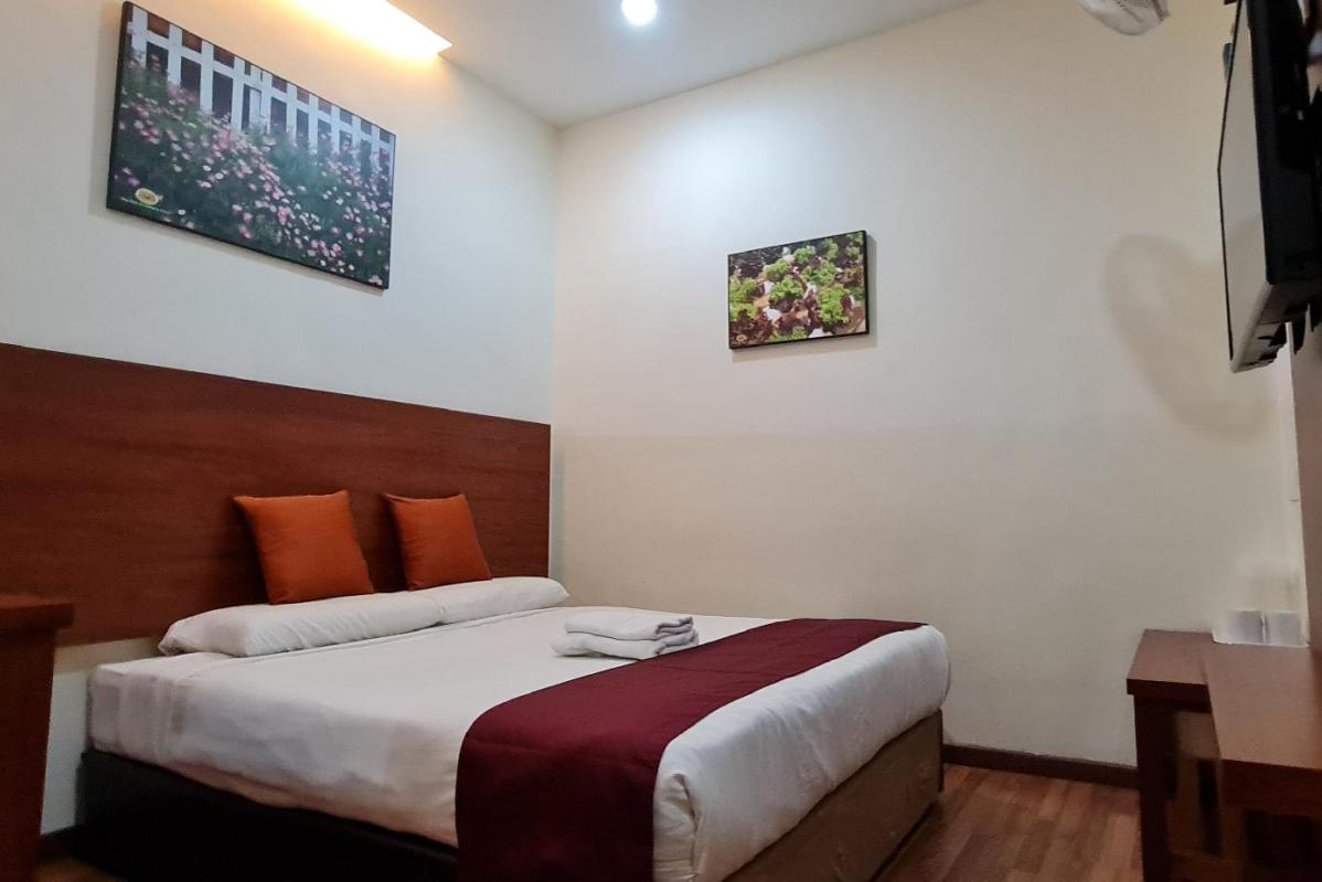 Top 10 Best Budget-Friendly Hotels in Cameron Highlands 2025 5 Hotel-Big-Red-room
