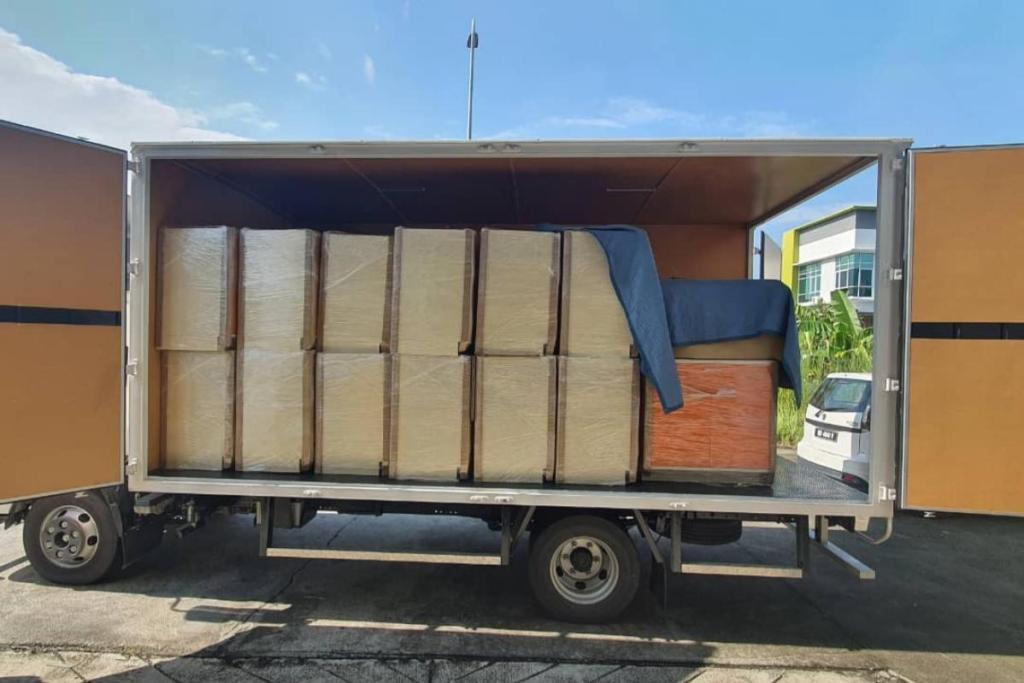 Top 10 Best House Packers & Movers in KL 2026 19 CMM-Pro-Movers-truck-loading