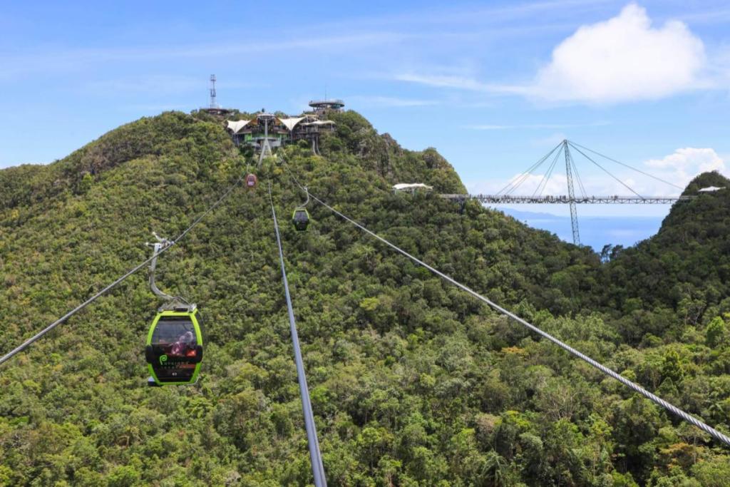 Discover Langkawi: Your Ultimate Island Adventure Itinerary! 4 Breathtaking Sightseeing in Langkawi Skybridge Cable Car