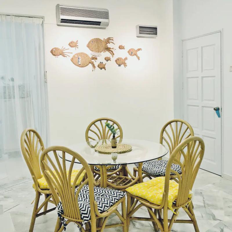 10 Airbnb Terbaik di Port Dickson 2025 6 Glory-Beach-Resort-living-space