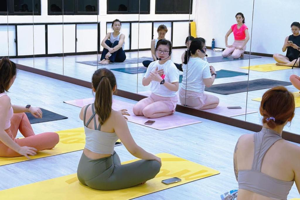 10 Kelas Yoga Terbaik di Pulau Pinang 2025 17 Skye-Yoga-Penang-lesson