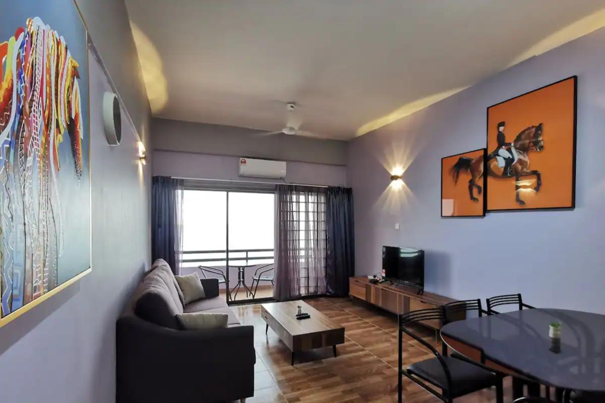 10 Airbnb Terbaik di Port Dickson 2025 20 Tanjung-Tuan-Regency-living-room