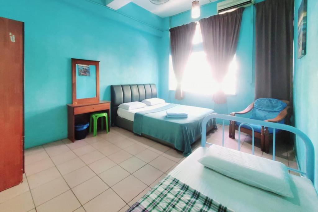 Top 10 Best Budget-Friendly Hotels in Kota Kinabalu 2025 9 Jesselton-Cabin-bedroom