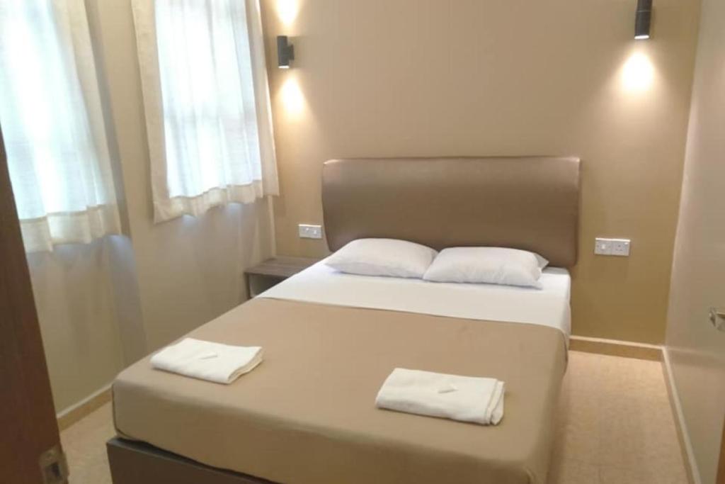 Top 10 Best Budget-Friendly Hotels in Cameron Highlands 2025 17 The-Pines-Hotel-room