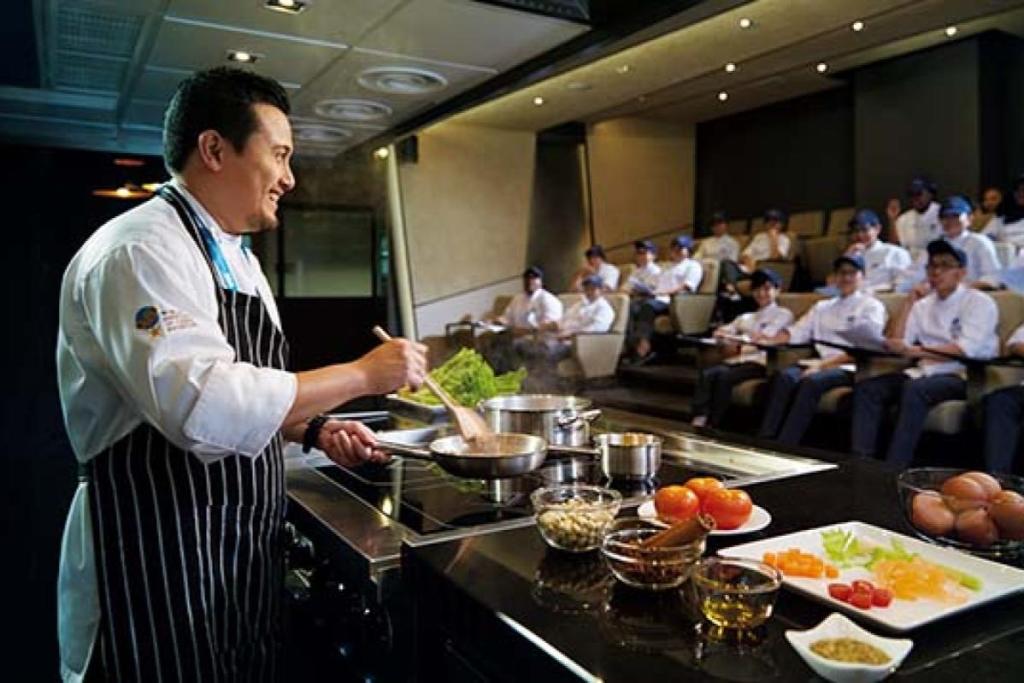 Top 10 Best Culinary Arts Schools in Malaysia 2025 7 UOW-Malaysia-culinary-class