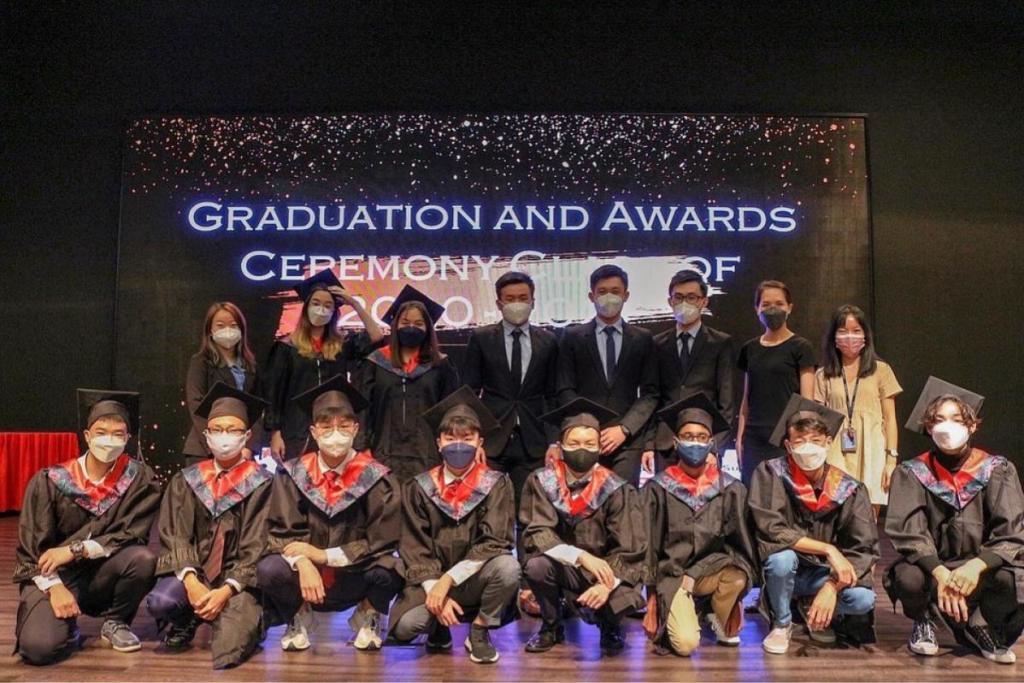 Top 10 Best IGCSE Online Tuition Classes in Malaysia 2025 17 AMAX-Centre-graduation-ceremony