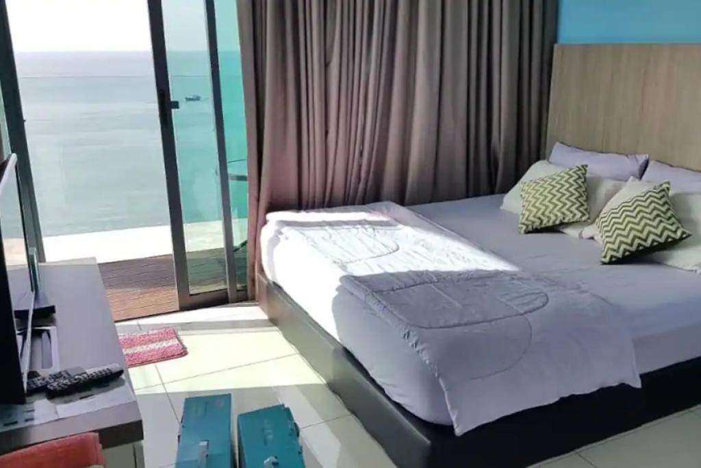 10 Airbnb Terbaik di Port Dickson 2025 2 D'Wharf-Hotel-room