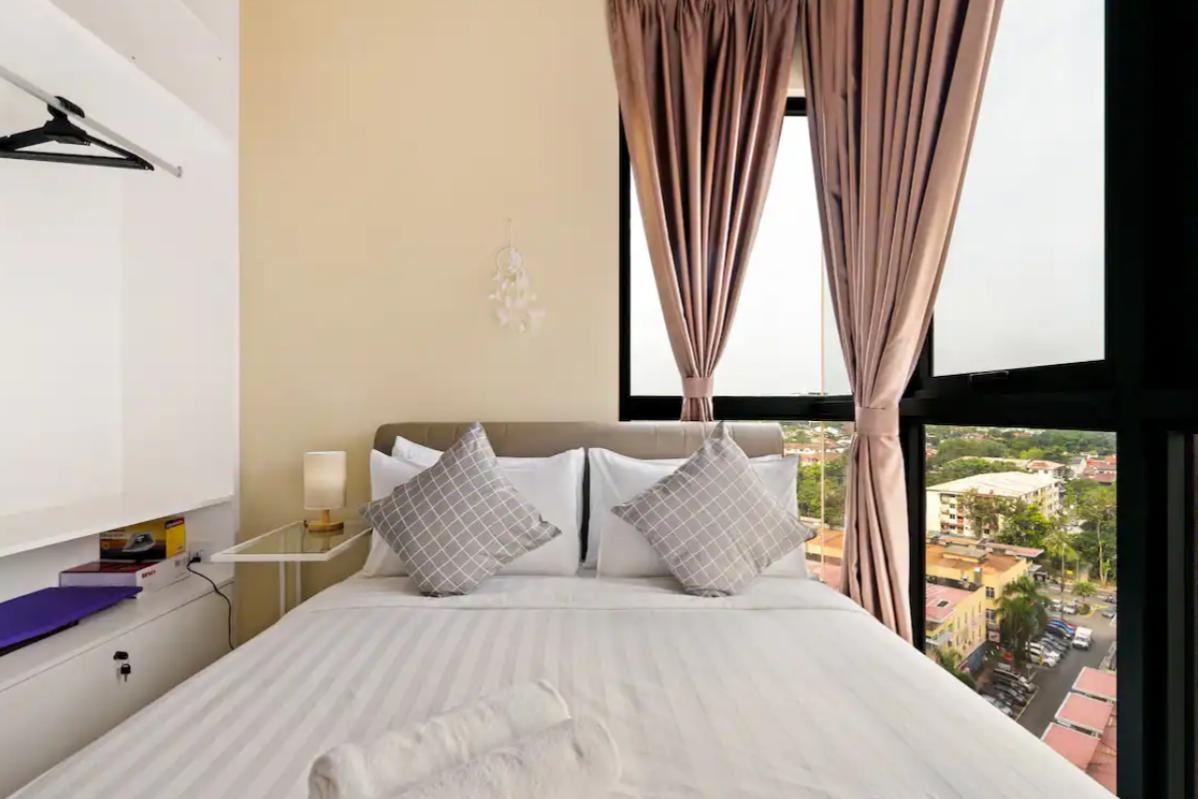 Top 10 Best Airbnbs Under RM150 in KL 2025 14 Apartment-at-High-Park-Suites-bedroom