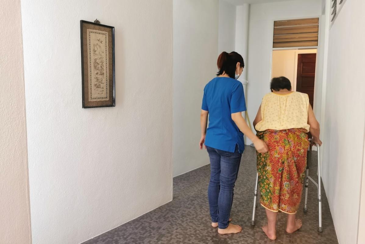 Top 10 Best Nursing Homes in Penang 2025 17 Angsana-caretakers-caring-for-seniors