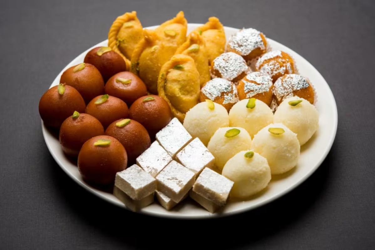 10 Perkara Terbaik Untuk Dilakukan Semasa Deepavali 2024 12 Exchange Indian Sweets With Family And Friends