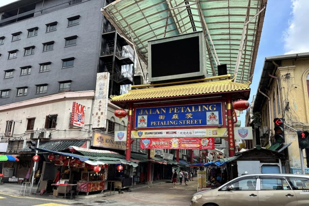 Curated Kuala Lumpur Itinerary for You: The City Unveiled 6 Petaling-Street-Market
