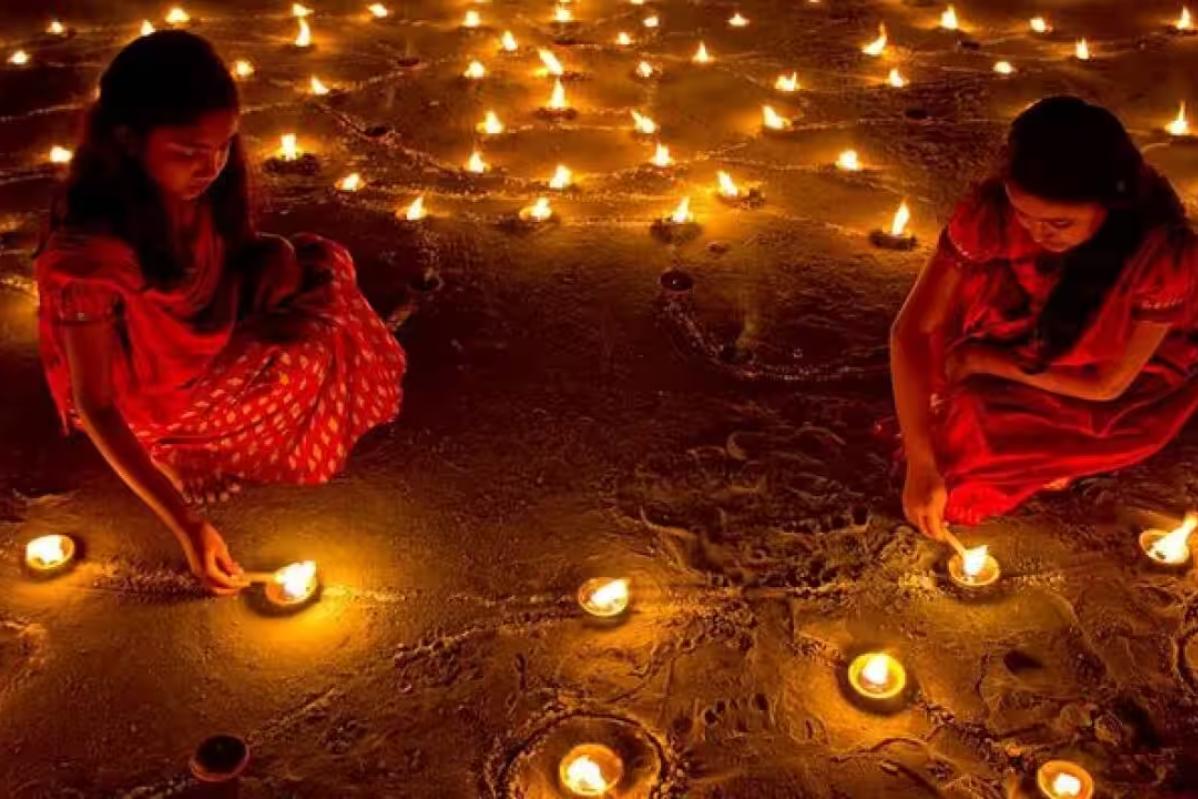 10 Perkara Terbaik Untuk Dilakukan Semasa Deepavali 2024 3 Light Up Your Home With Diyas 1