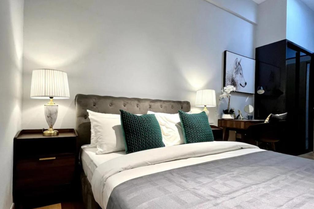 Top 10 Best Airbnbs Under RM150 in KL 2025 10 Luxe-Suite-by-KLCC