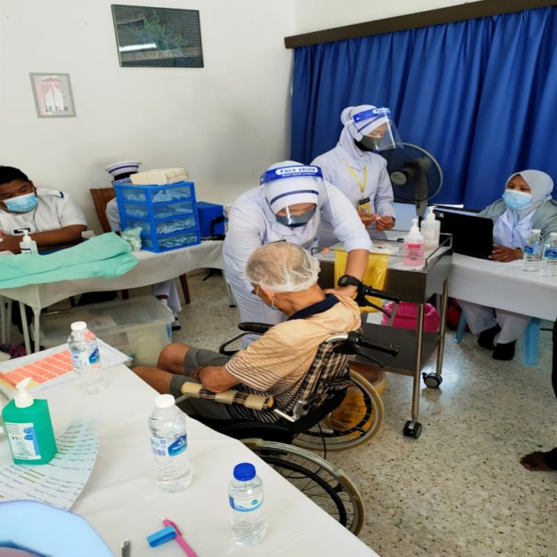 Top 10 Best Nursing Homes in Penang 2025 7 Magical-Touch-Nursing-Home-doctor-visit