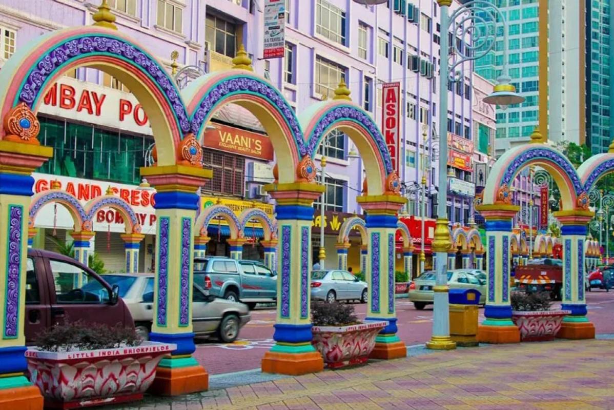 10 Perkara Terbaik Untuk Dilakukan Semasa Deepavali 2024 14 Shop at Little India Brickfields