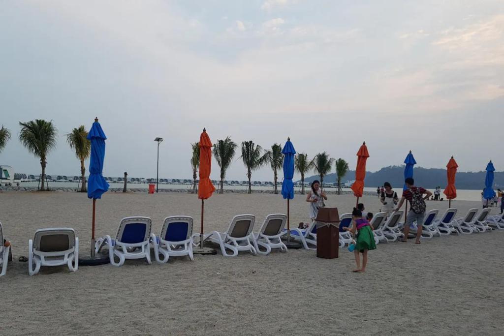 10 Airbnb Terbaik di Port Dickson 2025 15 Tokido-Executive-Water-Villa-beach