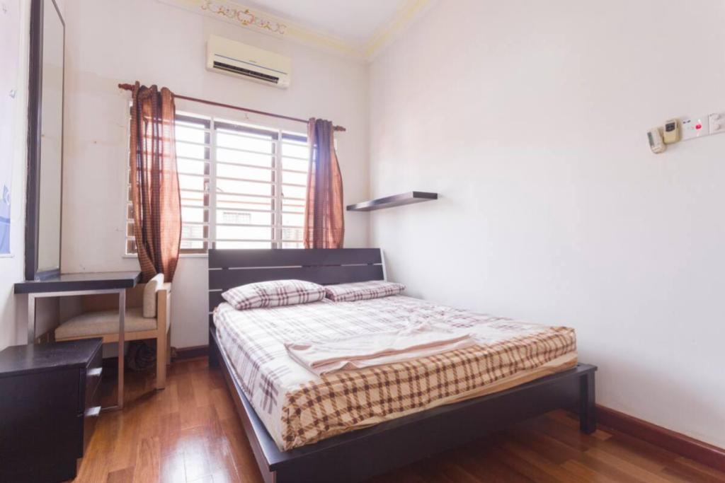 Top 10 Best Airbnbs in Kota Kinabalu 2025 12 Beachfront-Resort-Home-bedroom