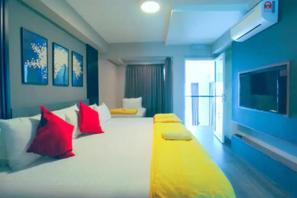Top 10 Best Airbnbs in Penang 2025 2 Coastline-Seaview-bedroom