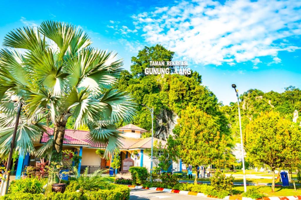 Top 10 Best Family Activities in Ipoh 2025 4 Gunung-Lang-recreational-park