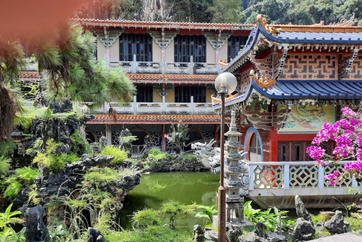 Top 10 Best Family Activities in Ipoh 2025 11 Sam-Poh-Tong-Temple-garden-pond