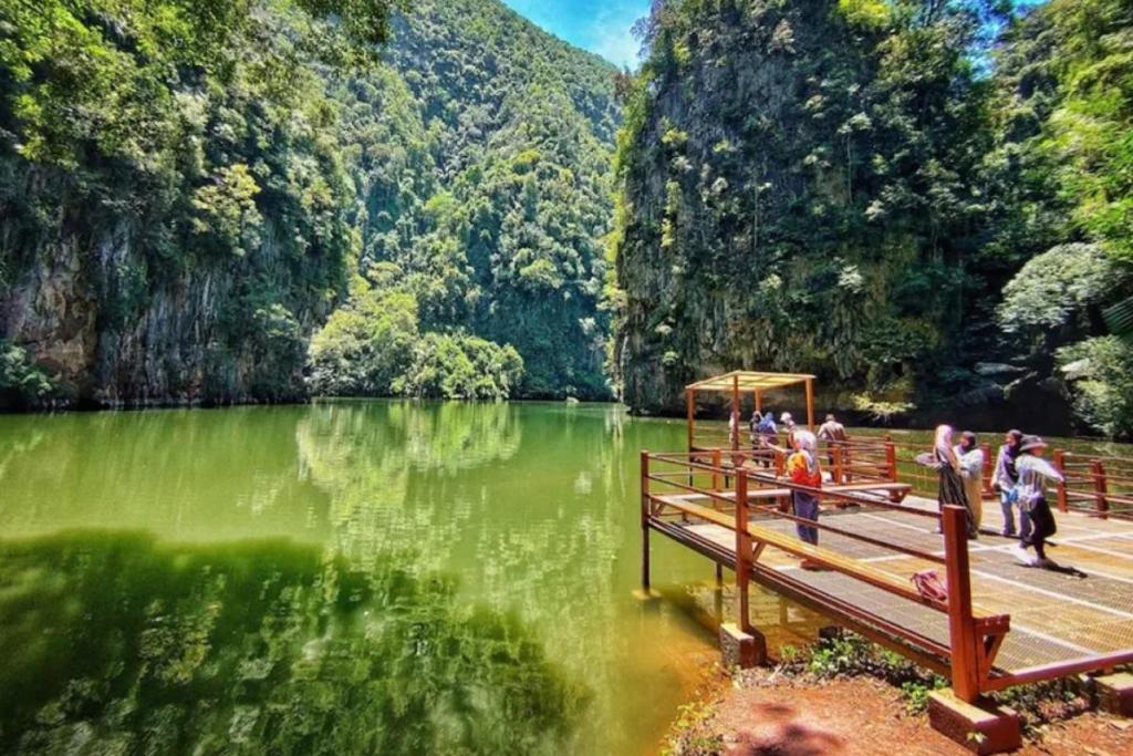 Top 10 Best Family Activities in Ipoh 2025 14 Tasik-Cermin-Ipoh-view-across-lake