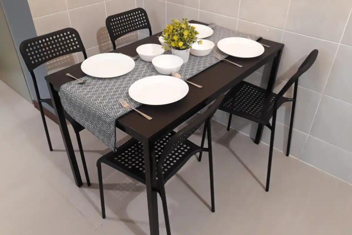 Top 10 Best Airbnbs in Cameron Highlands 2025 7 J1-Cool-Cottage-dining-room