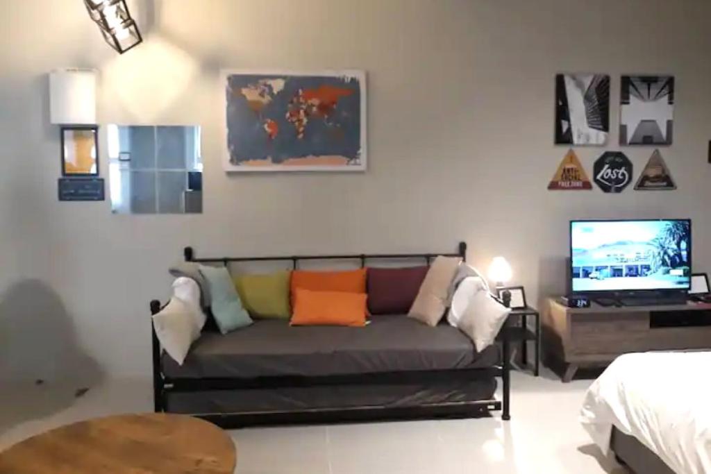 Top 10 Best Airbnbs in Cameron Highlands 2025 11 J21-Cool-Cottage-living-room