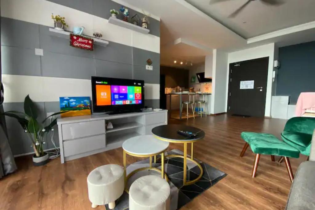 Top 10 Best Airbnbs in Kuching 2025 10 Lings-Jazz-Suites-living-space